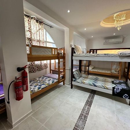 International Abu-Dhabi Hostel Villa アブダビ エクステリア 写真