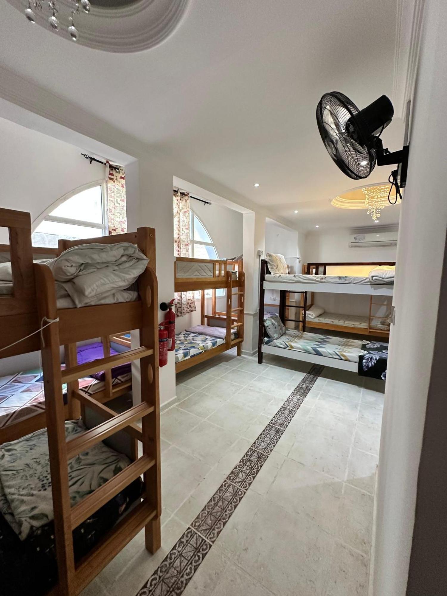International Abu-Dhabi Hostel Villa アブダビ エクステリア 写真