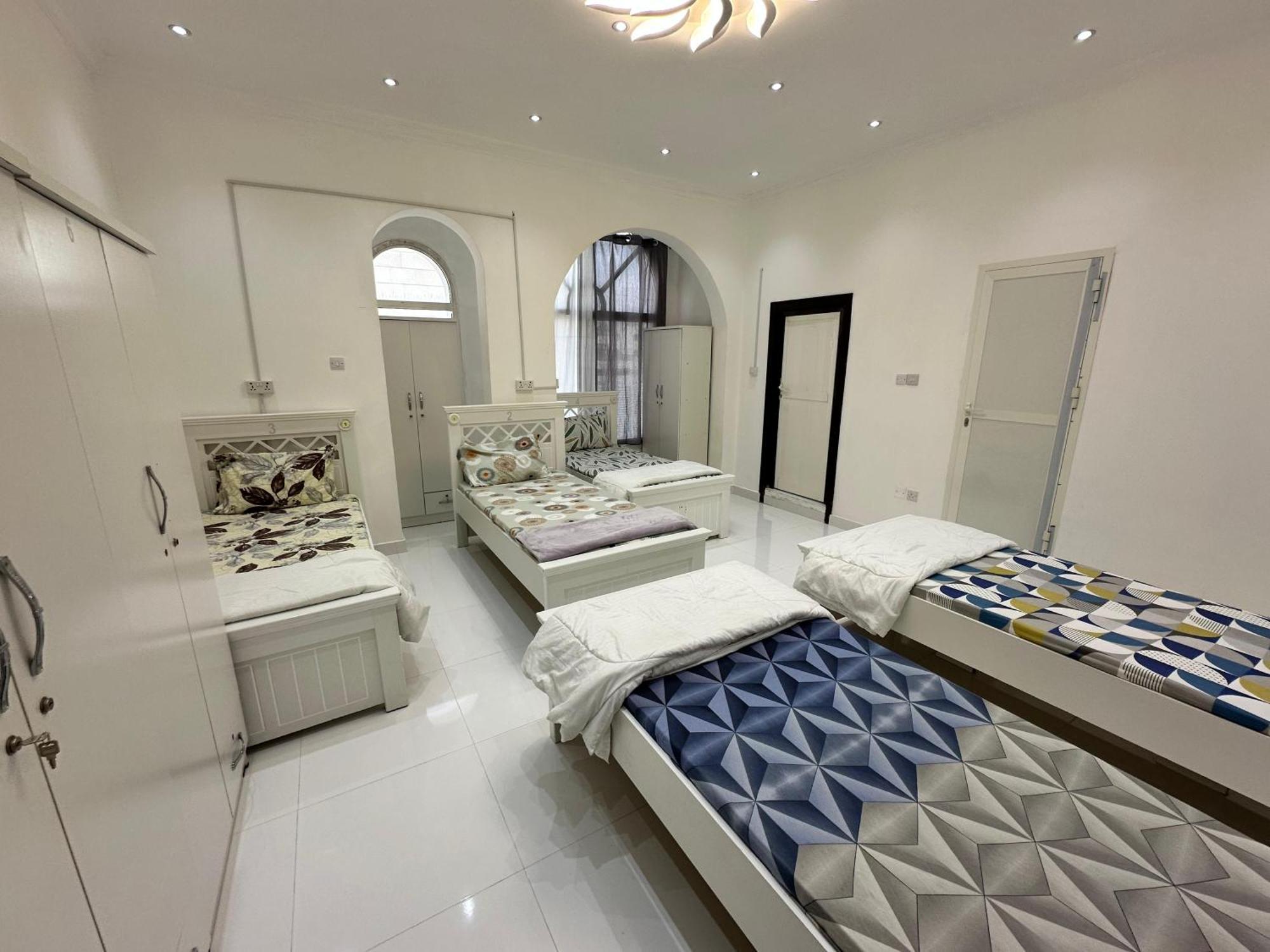 International Abu-Dhabi Hostel Villa アブダビ エクステリア 写真