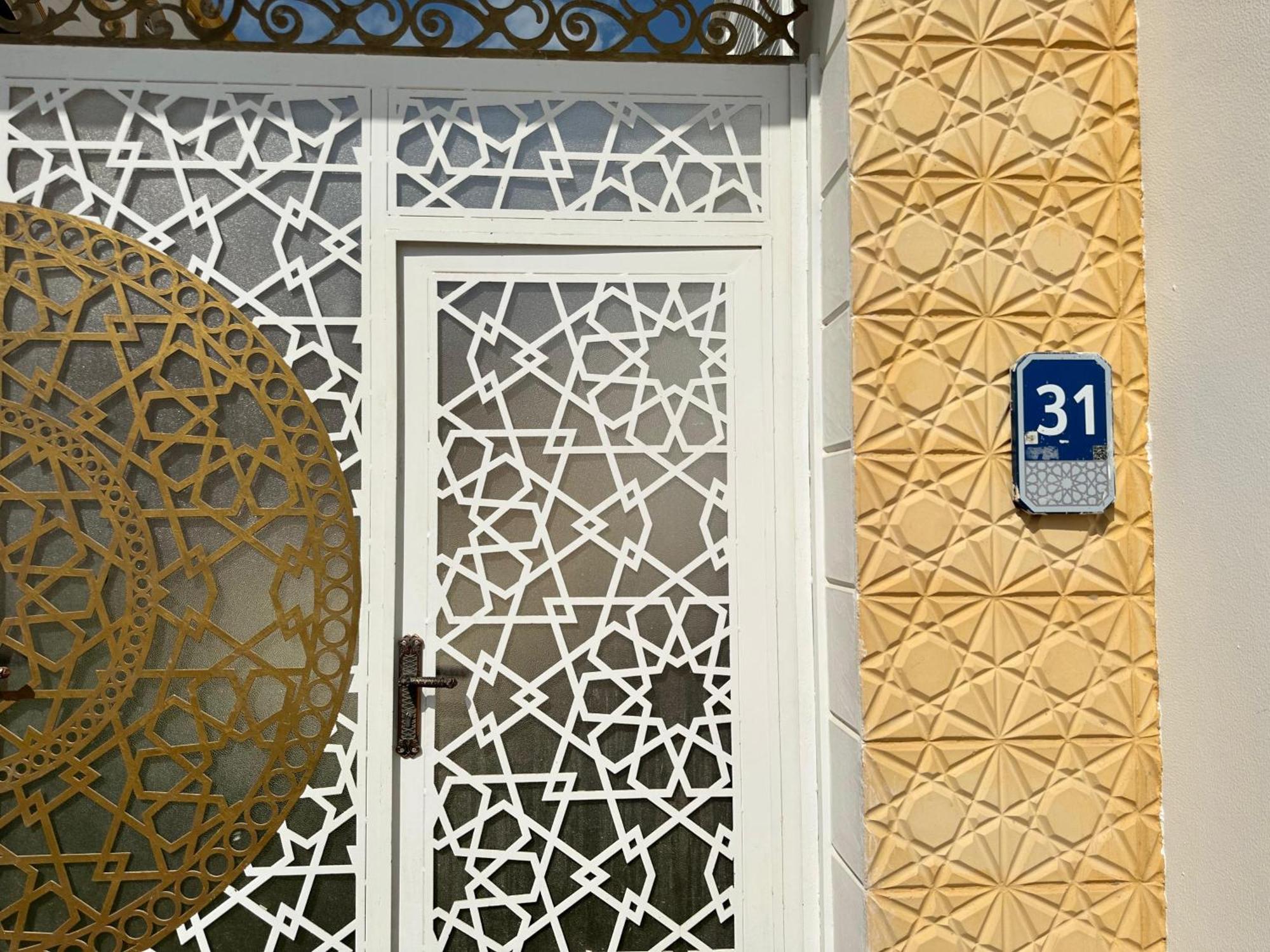 International Abu-Dhabi Hostel Villa アブダビ エクステリア 写真