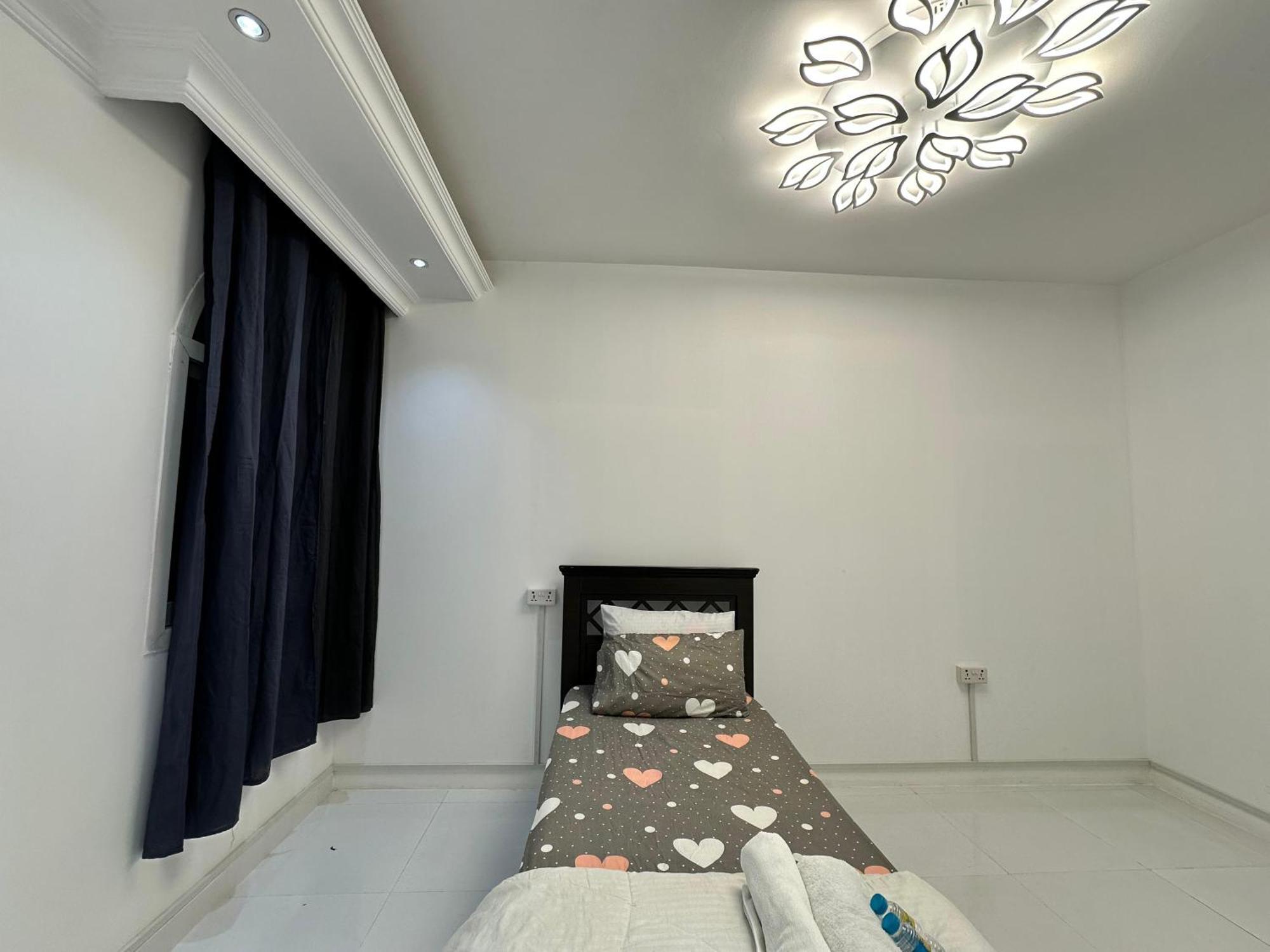 International Abu-Dhabi Hostel Villa アブダビ エクステリア 写真